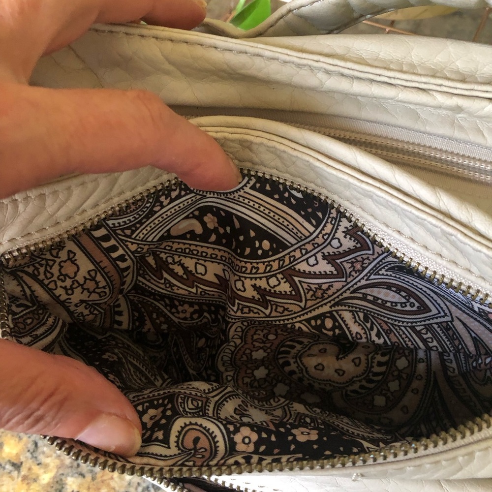 Elegant Vegan Leather Women's Crossbody Bag 👜 Color Taupe Adjustable Strap - Picture 6 of 14